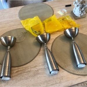 Sold pendant light codgo del proveedor sku 141-143  qty 3 12 inch by 3 inch